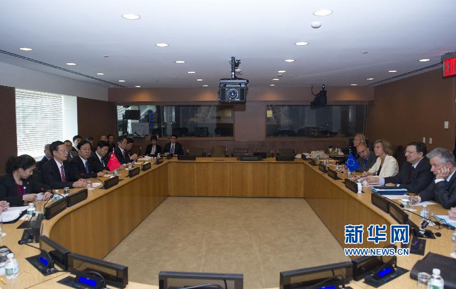  9月23日，正在紐約出席聯(lián)合國氣候峰會的國家主席習(xí)近平特使、國務(wù)院副總理張高麗在紐約聯(lián)合國總部會見歐盟委員會主席巴羅佐。新華社記者 王曄 攝 