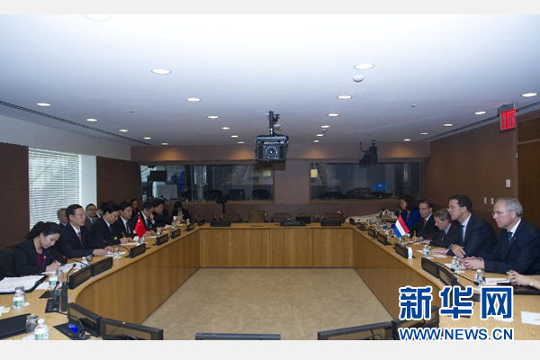 9月23日，出席聯(lián)合國氣候峰會的國家主席習(xí)近平特使、國務(wù)院副總理張高麗在紐約聯(lián)合國總部會見荷蘭首相呂特。 新華社記者 王曄 攝 