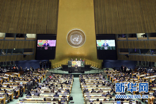 9月23日，國家主席習近平特使、國務院副總理張高麗在紐約聯(lián)合國總部出席聯(lián)合國氣候峰會，在峰會全會上發(fā)表題為《凝聚共識　落實行動構(gòu)建合作共贏的全球氣候治理體系》的講話。 新華社記者 殷博古 攝