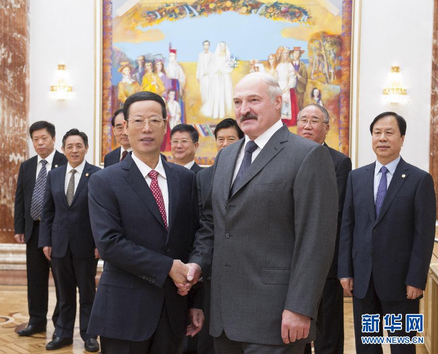9月26日，應(yīng)邀訪問(wèn)白俄羅斯的國(guó)務(wù)院副總理張高麗在明斯克會(huì)見(jiàn)白俄羅斯總統(tǒng)盧卡申科。新華社記者王曄攝 