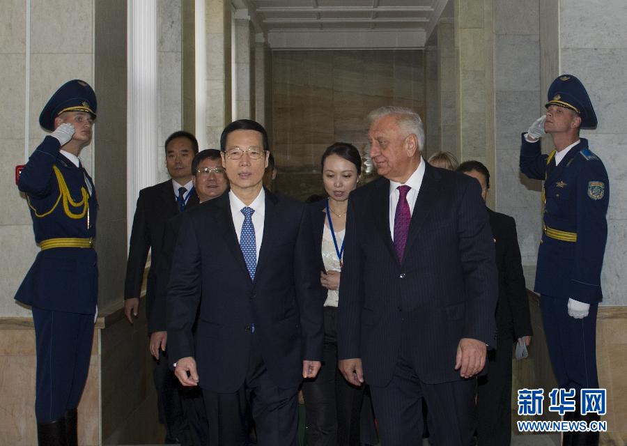 9月27日，應(yīng)邀訪問(wèn)白俄羅斯的國(guó)務(wù)院副總理張高麗在明斯克同白俄羅斯總理米亞斯尼科維奇舉行會(huì)談。 新華社記者王曄攝