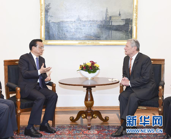 10月10日，國(guó)務(wù)院總理李克強(qiáng)在柏林會(huì)見德國(guó)總統(tǒng)高克。 新華社記者 李學(xué)仁 攝