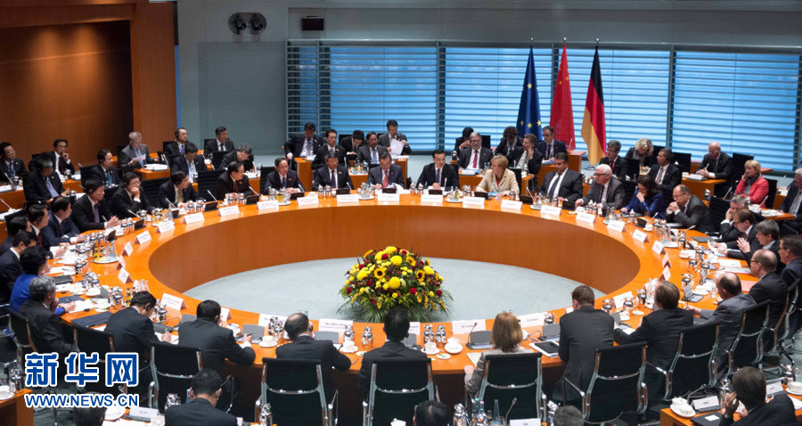 10月10日，中國國務(wù)院總理李克強在柏林與德國總理默克爾共同主持第三輪中德政府磋商。 新華社記者 李學(xué)仁 攝 