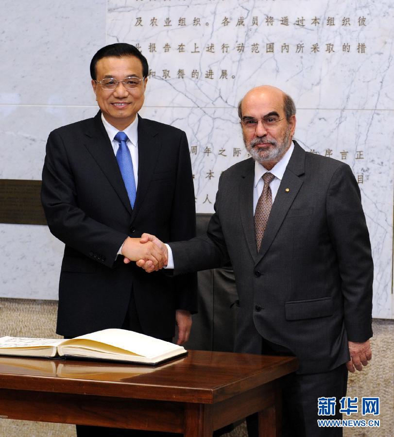 10月15日，中國(guó)國(guó)務(wù)院總理李克強(qiáng)在羅馬會(huì)見(jiàn)聯(lián)合國(guó)糧農(nóng)組織總干事格拉齊亞諾。 新華社記者 饒愛(ài)民 攝