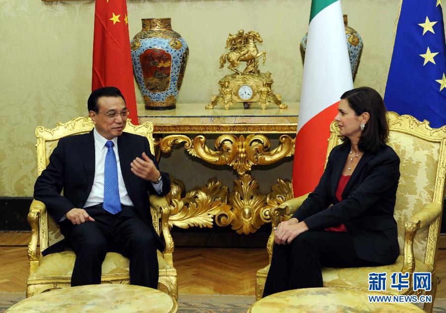 10月15日，中國國務(wù)院總理李克強(qiáng)在羅馬會見意大利眾議長博爾德里尼。 新華社記者饒愛民攝