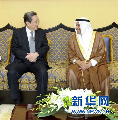 11月6日，正在巴林進行正式友好訪問的全國政協(xié)主席俞正聲在麥納麥與巴林協(xié)商會議主席阿里舉行會談。 新華社記者 張鐸 攝