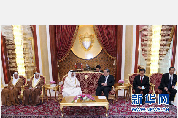 11月6日，正在巴林進行正式友好訪問的全國政協(xié)主席俞正聲在麥納麥會見巴林國王哈馬德。 新華社記者 張鐸 攝