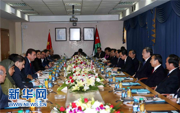  11月9日，正在約旦進行正式友好訪問的全國政協(xié)主席俞正聲在安曼會見約旦眾議院代議長薩法迪。 新華社記者 劉衛(wèi)兵 攝 