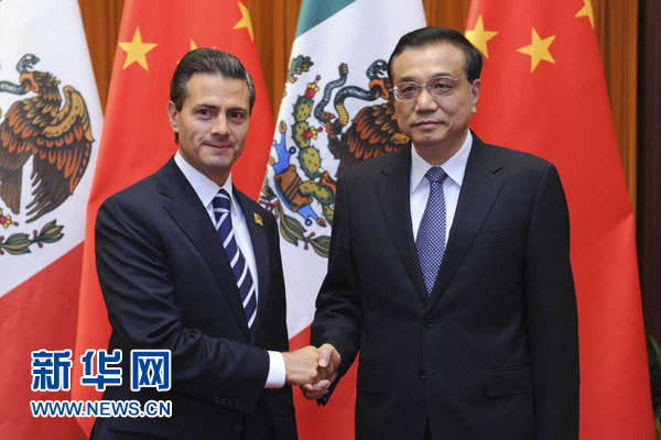 11月11日，國務(wù)院總理李克強(qiáng)在北京人民大會堂會見來華進(jìn)行國事訪問并出席亞太經(jīng)合組織第二十二次領(lǐng)導(dǎo)人非正式會議的墨西哥總統(tǒng)培尼亞。新華社記者張鐸攝