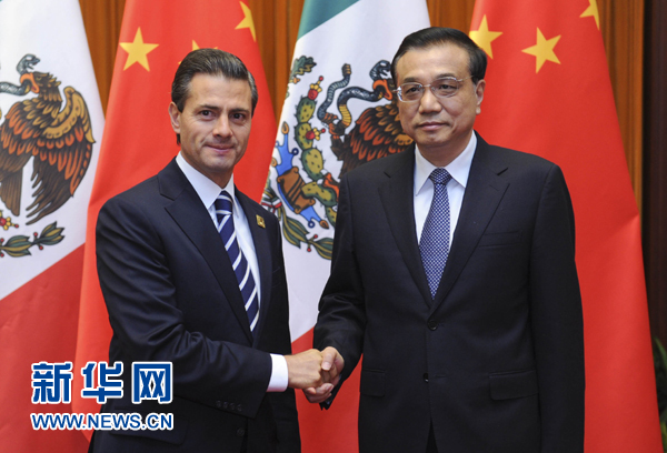 11月11日，國務(wù)院總理李克強(qiáng)在北京人民大會(huì)堂會(huì)見來華進(jìn)行國事訪問并出席亞太經(jīng)合組織第二十二次領(lǐng)導(dǎo)人非正式會(huì)議的墨西哥總統(tǒng)培尼亞。新華社記者張鐸 攝 