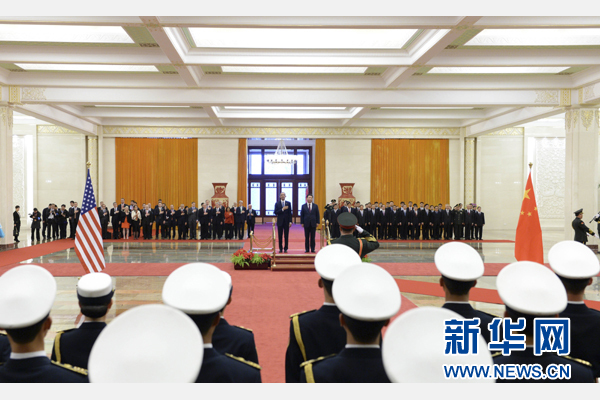 11月12日，國家主席習(xí)近平在北京人民大會堂舉行歡迎儀式，歡迎美國總統(tǒng)奧巴馬對中國進行國事訪問。 新華社記者 馬占成 攝