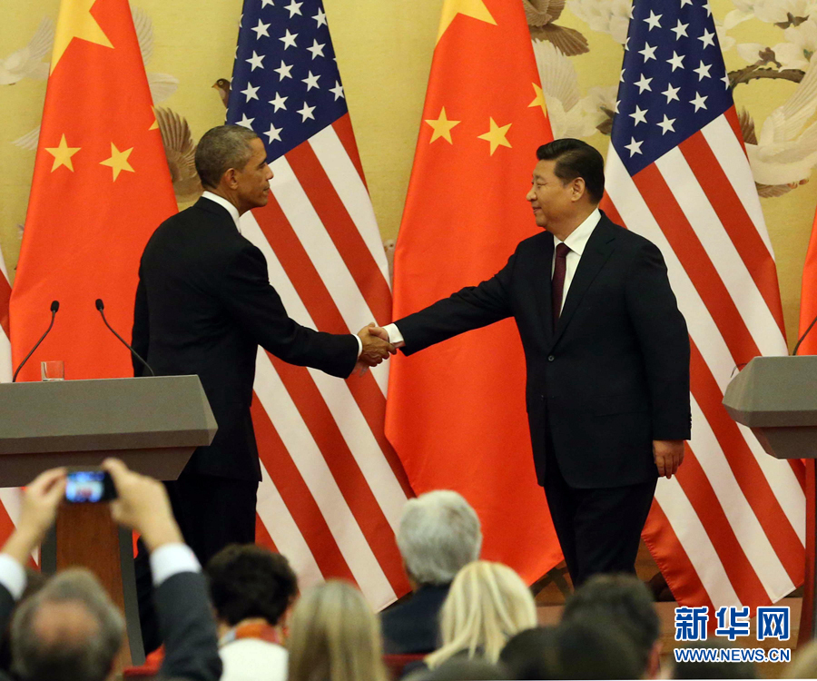 11月12日，國家主席習(xí)近平在北京人民大會堂與來訪的美國總統(tǒng)奧巴馬舉行會談后，共同會見記者。 新華社記者 劉衛(wèi)兵 攝