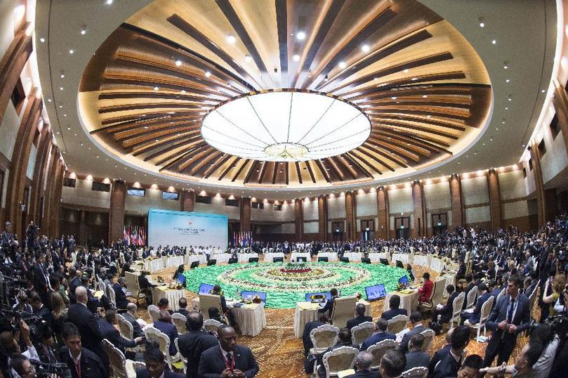  11月13日，中國(guó)國(guó)務(wù)院總理李克強(qiáng)在緬甸內(nèi)比都出席第九屆東亞峰會(huì)。 新華社記者 王曄 攝