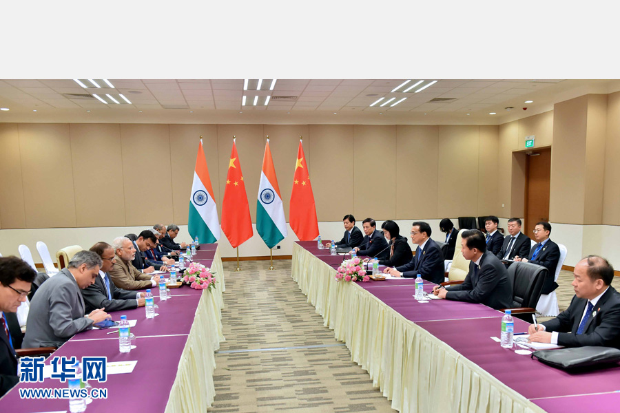 11月13日，中國(guó)國(guó)務(wù)院總理李克強(qiáng)在緬甸內(nèi)比都會(huì)見(jiàn)印度總理莫迪。 新華社記者 李濤 攝