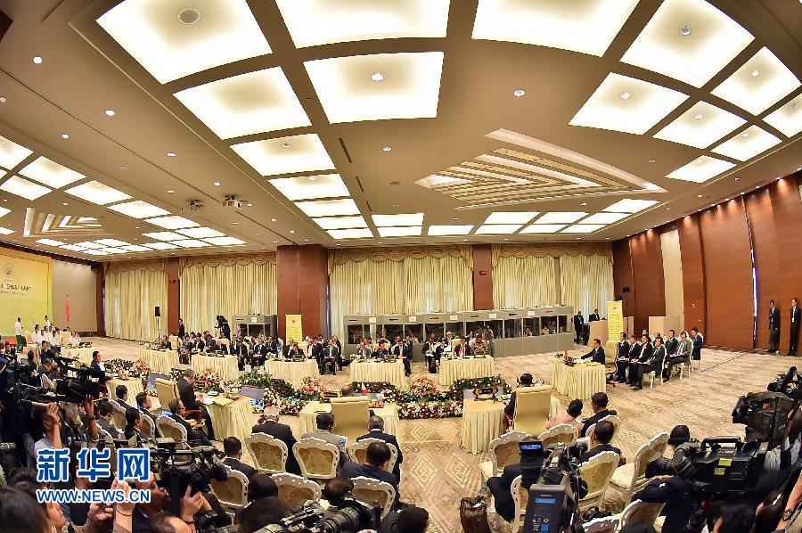 11月13日，中國國務院總理李克強在緬甸內(nèi)比都出席第17次中國－東盟（10+1）領導人會議。 新華社記者 李濤 攝