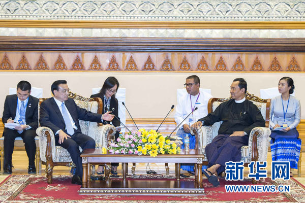 11月14日，中國國務(wù)院總理李克強(qiáng)在內(nèi)比都會(huì)見緬甸聯(lián)邦議會(huì)議長(zhǎng)兼人民院議長(zhǎng)吳瑞曼。新華社記者 王曄 攝