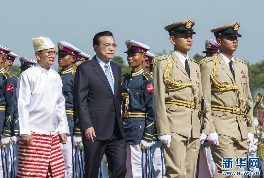 11月14日，國務(wù)院總理李克強在內(nèi)比都同緬甸總統(tǒng)吳登盛舉行會談。這是會談前，吳登盛在緬甸總統(tǒng)府前廣場為李克強舉行隆重的歡迎儀式。新華社記者 王曄 攝