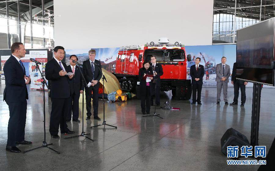 這是習(xí)近平和阿博特通過視頻連線同中澳南極科考站工作人員通話。新華社記者 姚大偉 攝 