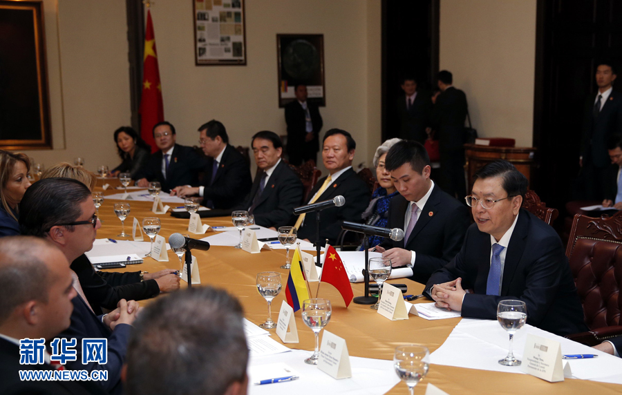 11月24日，正在哥倫比亞進行正式友好訪問的全國人大常委會委員長張德江在波哥大與哥倫比亞眾議長阿明舉行會談。 新華社記者 鞠鵬 攝 