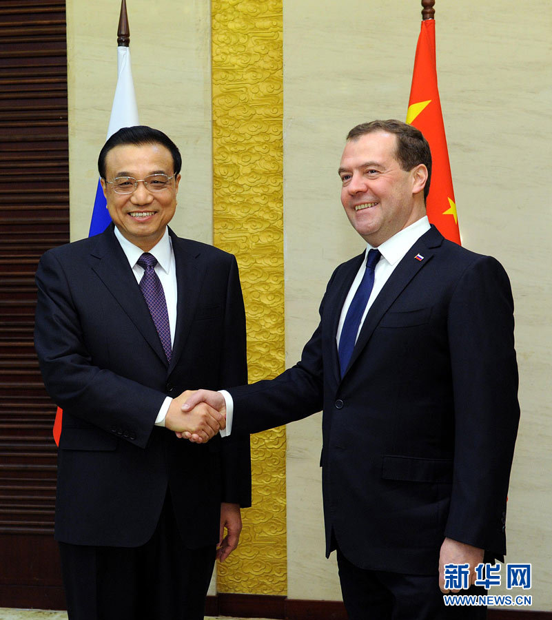 12月15日，中國國務(wù)院總理李克強(qiáng)在阿斯塔納會(huì)見俄羅斯總理梅德韋杰夫。 新華社記者 饒愛民 攝