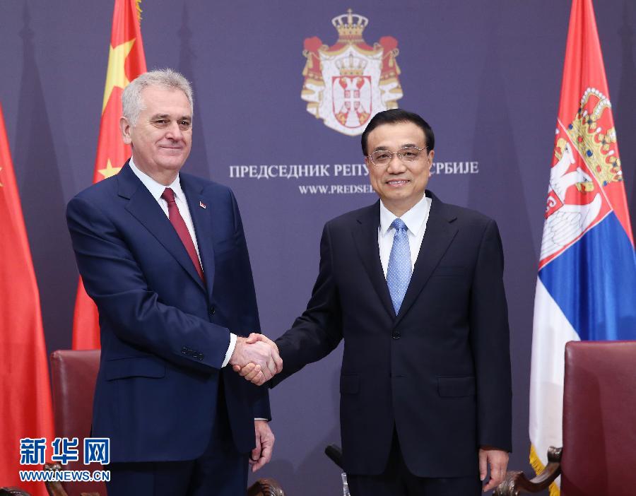 12月18日，中國國務(wù)院總理李克強在貝爾格萊德會見塞爾維亞總統(tǒng)尼科利奇。 新華社記者姚大偉攝