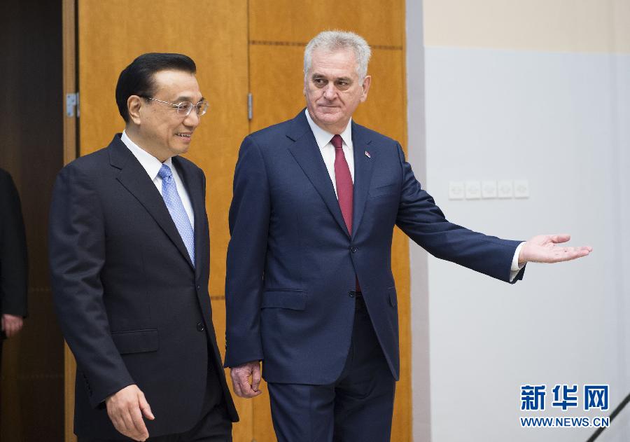 12月18日，國務(wù)院總理李克強在貝爾格萊德會見塞爾維亞總統(tǒng)尼科利奇。 新華社記者 黃敬文 攝 