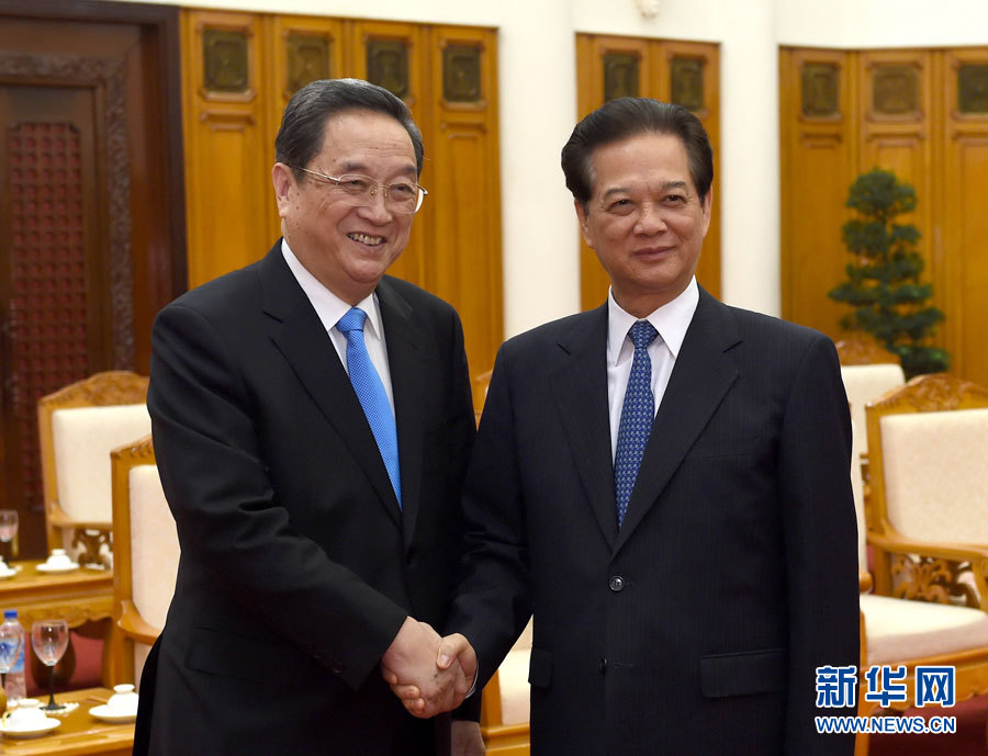 12月25日至27日，中共中央政治局常委、全國政協(xié)主席俞正聲對越南進(jìn)行正式訪問。這是12月26日，俞正聲在河內(nèi)會見越南政府總理阮晉勇。 新華社記者馬占成攝