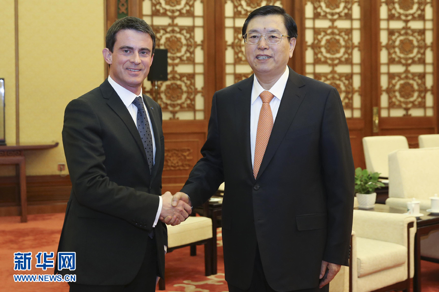 1月30日，全國人大常委會委員長張德江在北京人民大會堂會見法國總理瓦爾斯。 新華社記者丁林 攝 