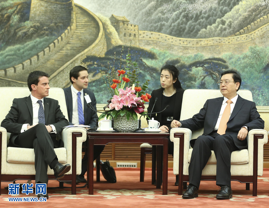 1月30日，中國全國人大常委會委員長張德江在北京人民大會堂會見法國總理瓦爾斯。 新華社記者丁林 攝 