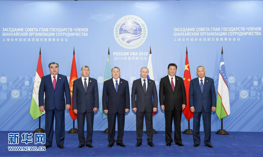 7月10日，上海合作組織成員國(guó)元首理事會(huì)第十五次會(huì)議在俄羅斯烏法舉行。國(guó)家主席習(xí)近平出席會(huì)議并發(fā)表重要講話。這是會(huì)前，成員國(guó)元首集體合影。新華社記者 李學(xué)仁 攝