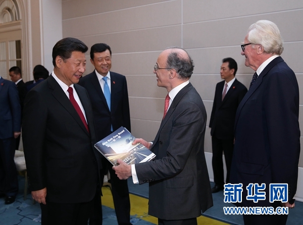 10月22日，國家主席習(xí)近平在倫敦集體會(huì)見英國前首相布朗等英國友人。新華社記者 龐興雷 攝 