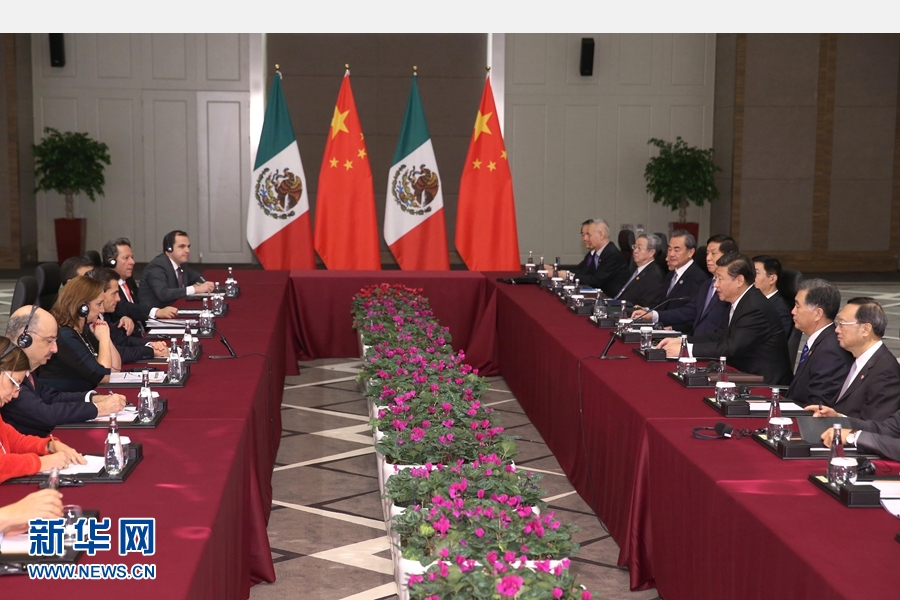 11月16日，國(guó)家主席習(xí)近平在土耳其安塔利亞會(huì)見(jiàn)墨西哥總統(tǒng)培尼亞。 新華社記者 馬占成 攝