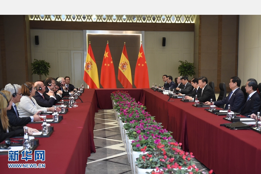 11月16日，國家主席習(xí)近平在土耳其安塔利亞會見西班牙首相拉霍伊。 新華社記者 張鐸 攝