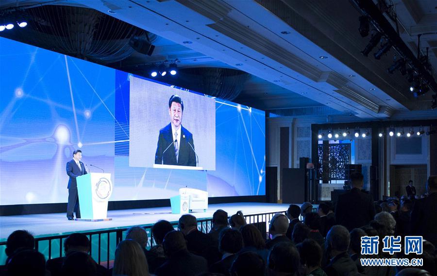 11月18日，國家主席習(xí)近平在菲律賓馬尼拉出席亞太經(jīng)合組織（APEC）工商領(lǐng)導(dǎo)人峰會(huì)并發(fā)表主旨演講。 新華社記者 王曄 攝 