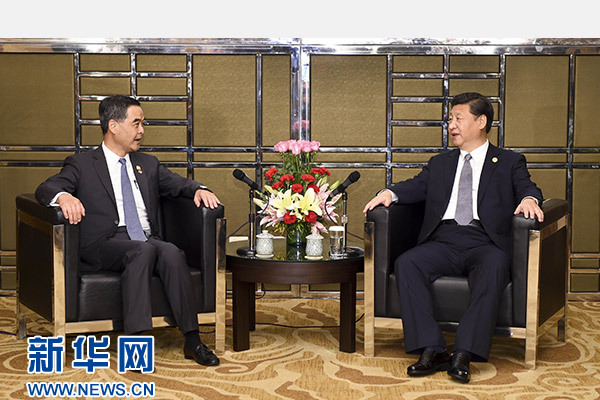 11月18日，國家主席習近平在菲律賓馬尼拉會見前來出席亞太經合組織第二十三次領導人非正式會議的香港特別行政區(qū)行政長官梁振英。新華社記者謝環(huán)馳攝