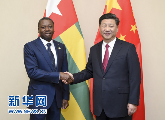12月3日，國(guó)家主席習(xí)近平在約翰內(nèi)斯堡會(huì)見(jiàn)多哥總統(tǒng)福雷。新華社記者 謝環(huán)馳 攝 