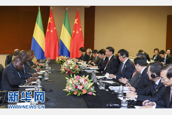 12月3日，國家主席習(xí)近平在約翰內(nèi)斯堡會見加蓬總統(tǒng)邦戈。新華社記者 謝環(huán)馳 攝 