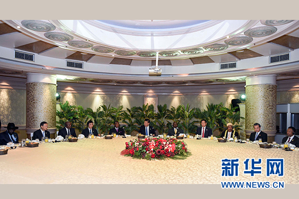 12月4日，國家主席習(xí)近平在約翰內(nèi)斯堡集體會見13位非洲國家領(lǐng)導(dǎo)人。 新華社記者 謝環(huán)馳 攝