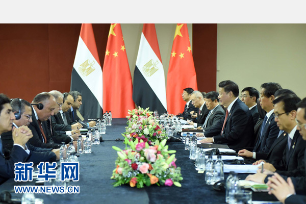 12月4日，國家主席習(xí)近平在約翰內(nèi)斯堡會(huì)見埃及總理伊斯梅爾。新華社記者 張鐸 攝 