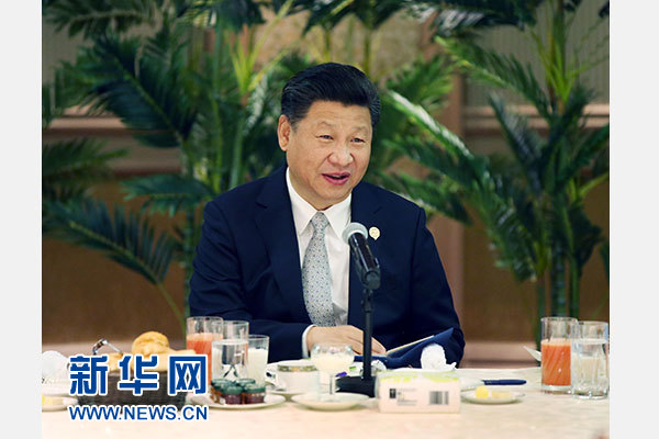 12月5日，國(guó)家主席習(xí)近平在約翰內(nèi)斯堡再次集體會(huì)見(jiàn)17位非洲國(guó)家領(lǐng)導(dǎo)人。 新華社記者 姚大偉 攝