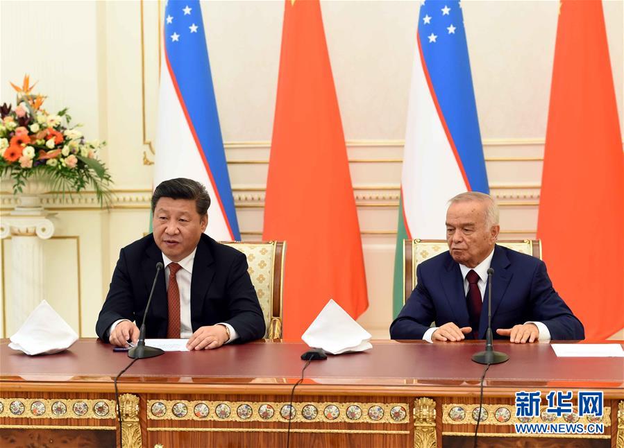 6月22日，國(guó)家主席習(xí)近平在塔什干庫(kù)克薩萊國(guó)賓館同烏茲別克斯坦總統(tǒng)卡里莫夫舉行會(huì)談。會(huì)談后，兩國(guó)元首共同會(huì)見記者。 新華社記者饒愛民攝