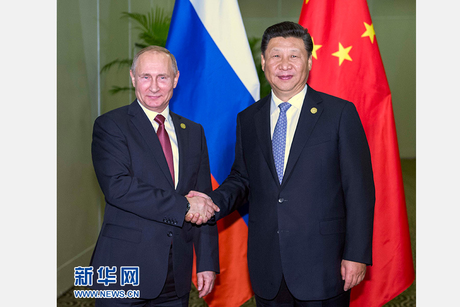 11月19日，國(guó)家主席習(xí)近平在利馬會(huì)見俄羅斯總統(tǒng)普京。 新華社記者李濤 攝