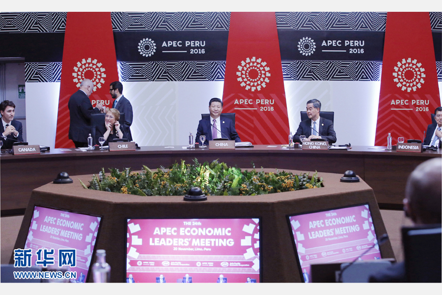 11月20日，亞太經(jīng)合組織第二十四次領(lǐng)導(dǎo)人非正式會(huì)議在秘魯利馬舉行。國家主席習(xí)近平出席并發(fā)表題為《面向未來開拓進(jìn)取促進(jìn)亞太發(fā)展繁榮》的重要講話。 新華社記者 鞠鵬 攝
