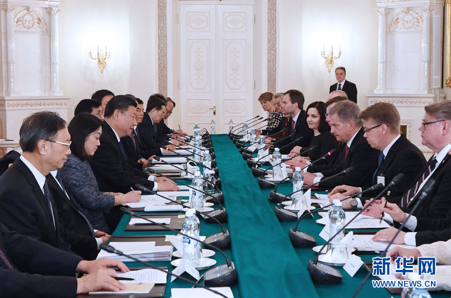 4月5日，國家主席習(xí)近平在赫爾辛基同芬蘭總統(tǒng)尼尼斯托舉行會談。 新華社記者 饒愛民 攝