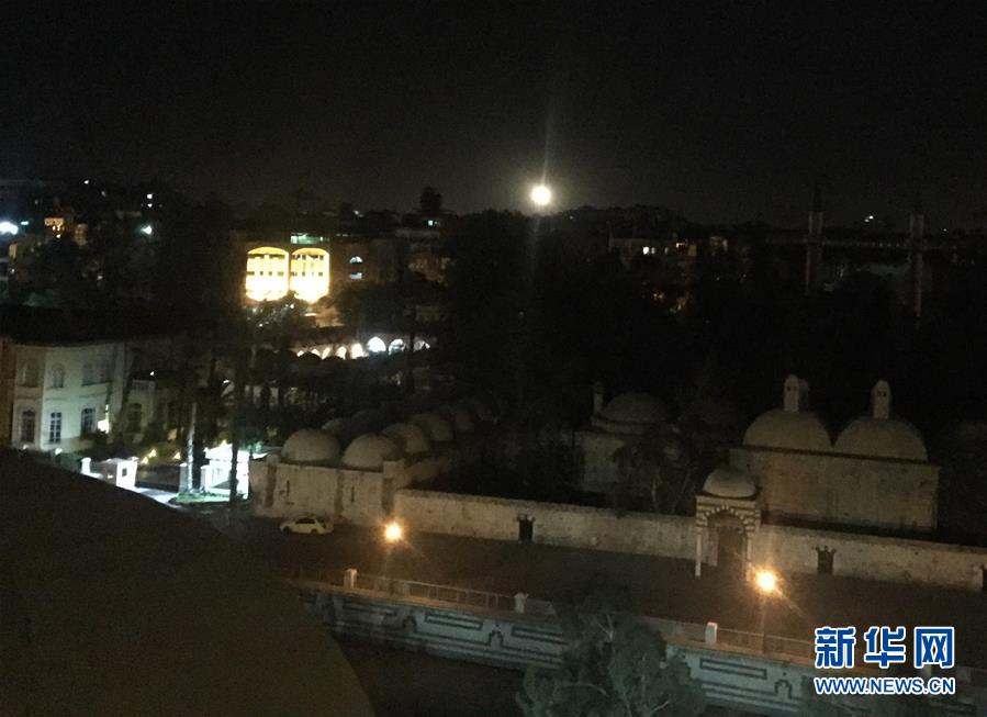 (國際)敘利亞防空系統(tǒng)攔截多枚射向敘兩個(gè)空軍機(jī)場的導(dǎo)彈