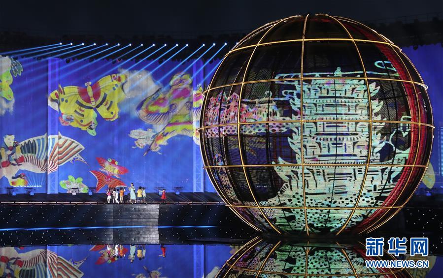 （新華全媒頭條&middot;上合青島峰會(huì)&middot;圖文互動(dòng)）（3）攜手前進(jìn)，開啟上合發(fā)展新征程 &mdash;&mdash;習(xí)近平主席主持上合組織青島峰會(huì) 并舉行系列活動(dòng)紀(jì)實(shí)