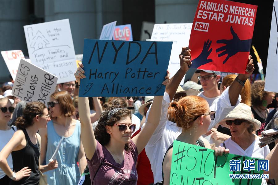 (國際)(4)美國多地舉行反對移民執(zhí)法政策抗議活動