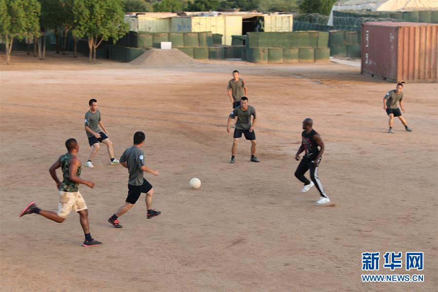 (國(guó)際·圖文互動(dòng))(6)拳拳赤子心 悠悠藍(lán)盔情——記中國(guó)赴蘇丹達(dá)爾富爾維和部隊(duì)度中秋和國(guó)慶佳節(jié)