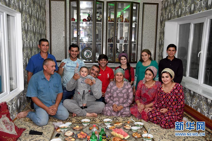 (國際·圖文互動)(2)通訊:“學(xué)習(xí)中文為我?guī)硪庀氩坏降陌l(fā)展機(jī)遇”——記一名“90后”塔吉克斯坦青年的圓夢之路