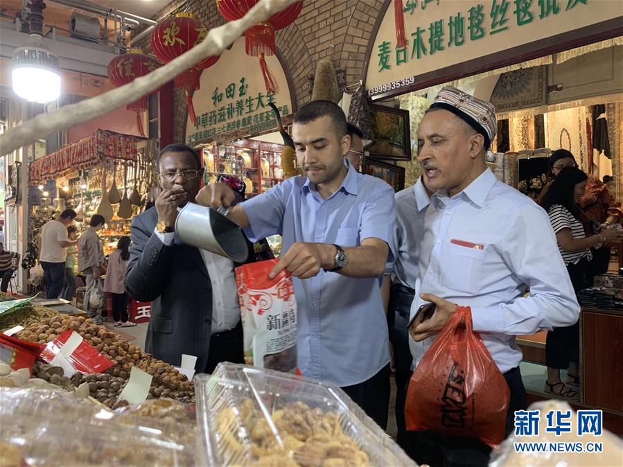 （圖文互動）（1）多國駐華使節(jié)參訪新疆：中國反恐、去極端化經(jīng)驗值得學習借鑒